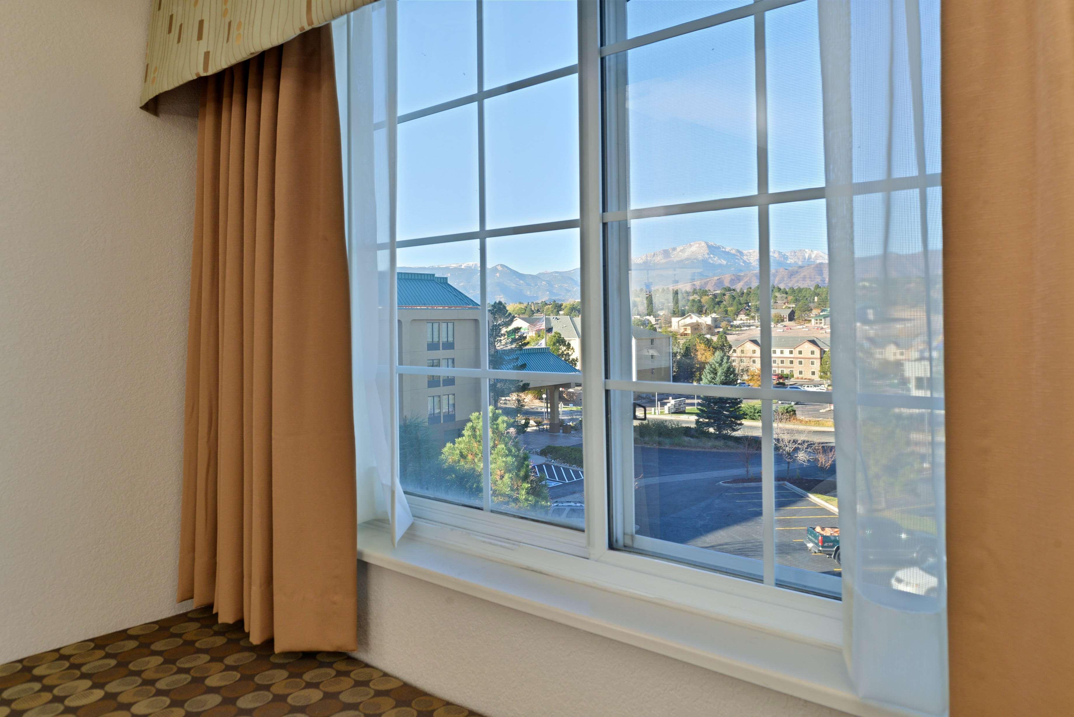 Best Western Plus Peak Vista Inn & Suites Колорадо-Спрингс Экстерьер фото